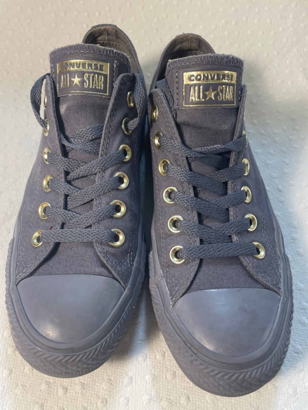 Converse Low Top Sneakers in periwinkle with Gold Eyelets 7.5/ 38